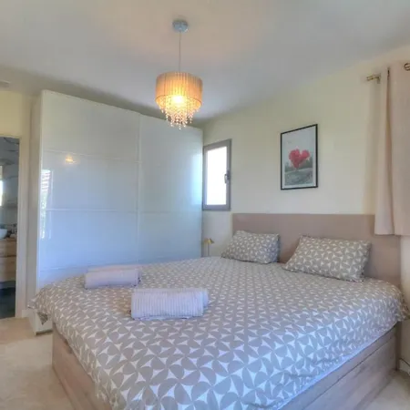 ヴィラ Contemporaine Avec Piscine Privee